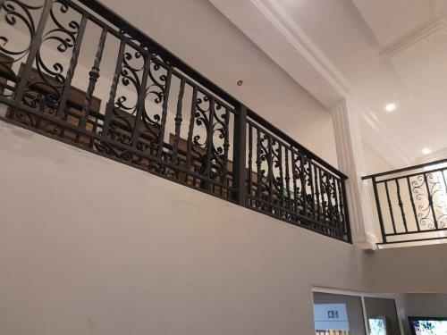 9 Roses Hotel