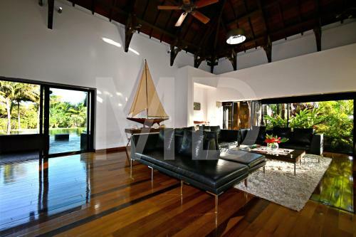 Villa Corallia, Tropical Mansion