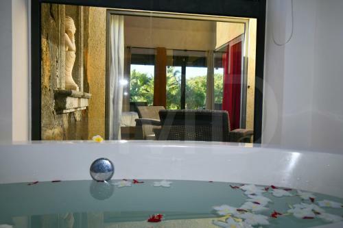 Villa Corallia, Tropical Mansion