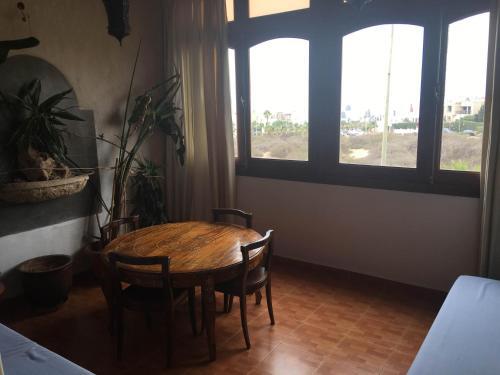 Beach Side Luxurious 4 Bedrooms Villa Ref 1098
