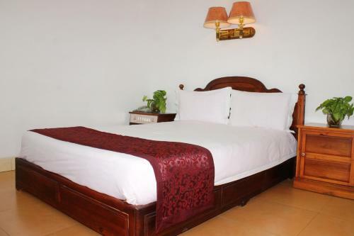 Evergreen Hotel