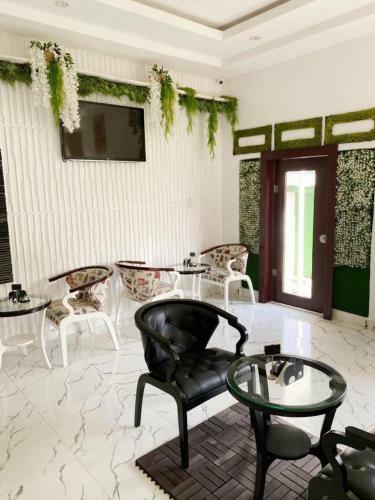 6129 Luxzri Apartment