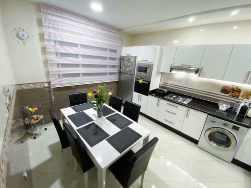 Luxurious Apartment Close To The Sea