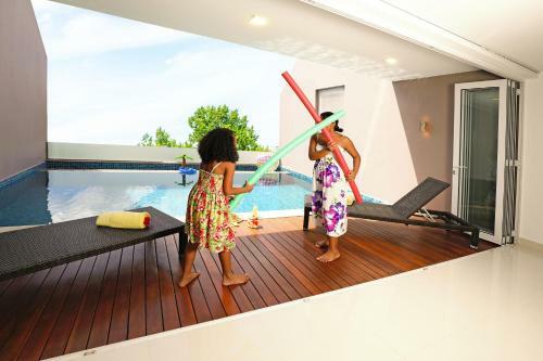 Villa Modern 4 Bedroom House With Private Pool & Views