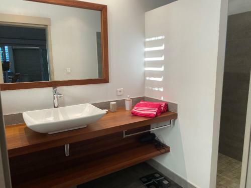 Bungalow "ipom�a" � 2 Pas de La Plage Et Lagon