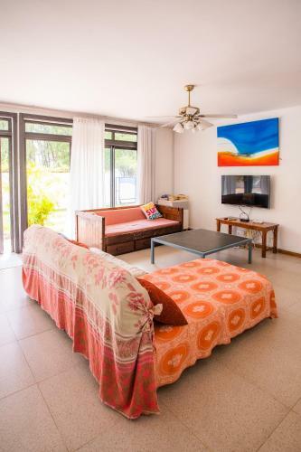 Villa Simone: Sunlit Beach Getaway W/ Pool + Wifi