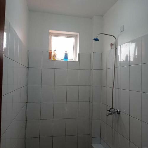 One Bedroom Cool & Breezy Apartment With Balcony