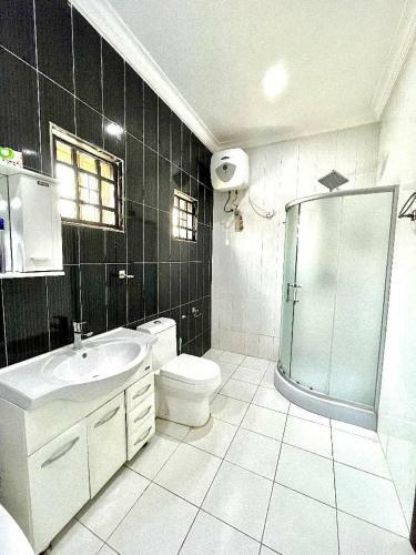 Allover Apartments & Suites Area 1