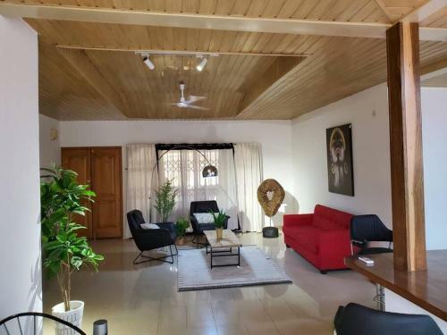 Classy 3, Bedroom Residence, Private And Secure
