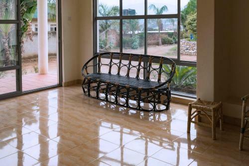 Tooro Fairway Hotel