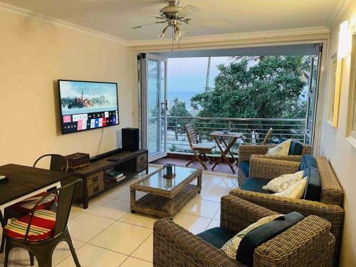 Cozy, 2 Bedroom Beachfront Apartment
