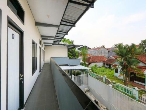 8 House Homestay