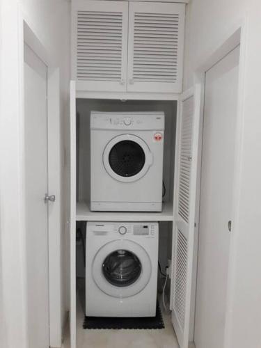 Modern 3 Bedroom Apartment On Umhlanga Promenade.