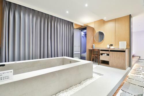 Custom Hotel