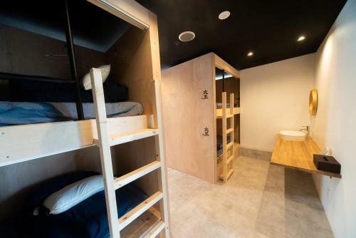 Hostal ???????