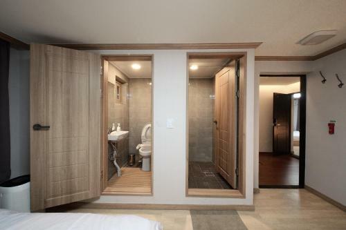 Hostal Y's House