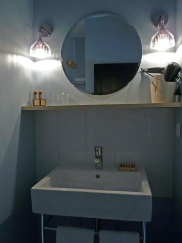 Hotel Courtille De Solutr�