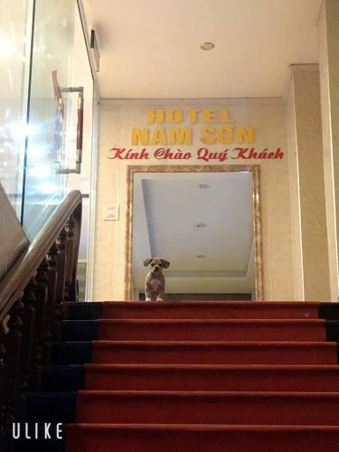 Hotel Kh�ch S?n Nam S?n