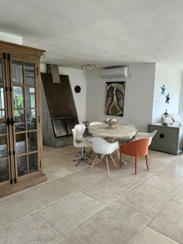 A Villa In Caesarea With Sea View
