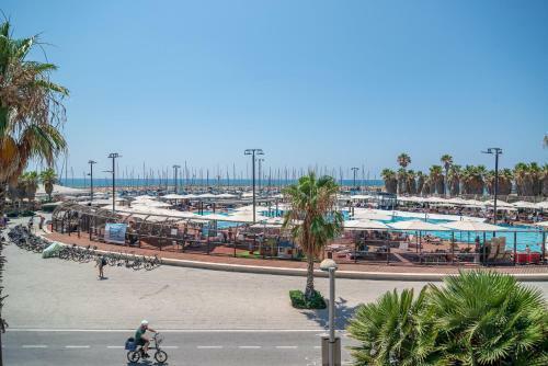 Olive Baywatch Hotel