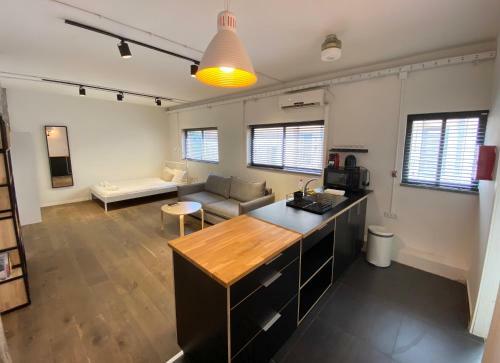Allenby 14 - By Beach Apartments Tlv