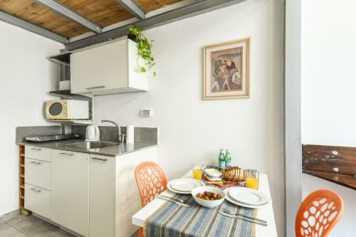 Cozy Maisonette Apartment In Prime Location