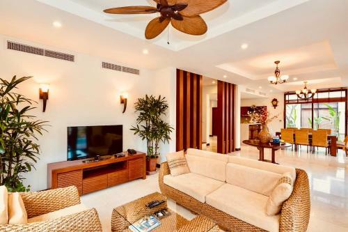Excellent Ruby Villa Near Han River