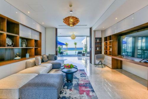 Stunning Beachfront 6br Villa W Largest Pool