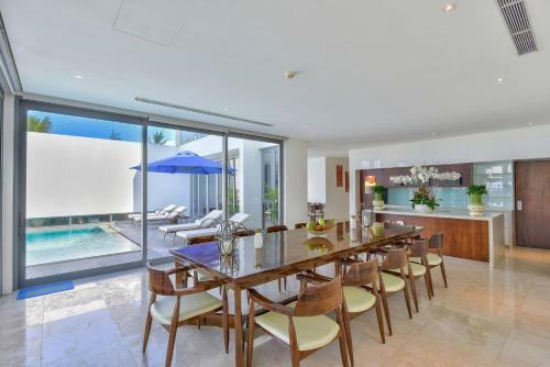 Stunning Beachfront 6br Villa W Largest Pool