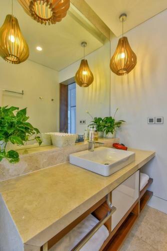 Stunning Beachfront 6br Villa W Largest Pool