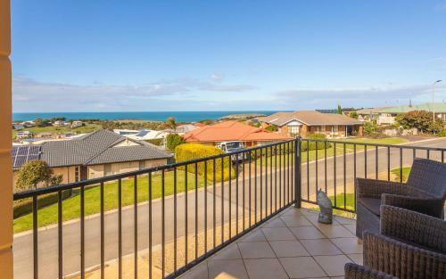 Encounter Bay 'whale Views' Beach House