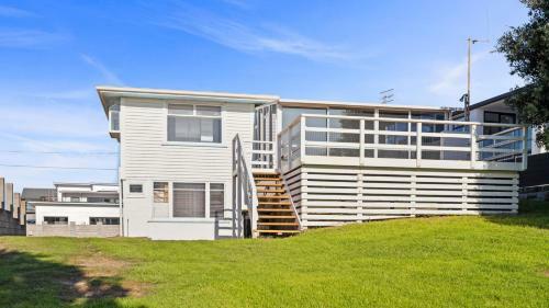 Fabulous Ocean And Reserve Views - Papamoa Beach Holiday Home
