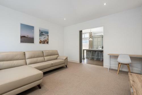 Hamptons Haven - Papamoa Beach Holiday Home