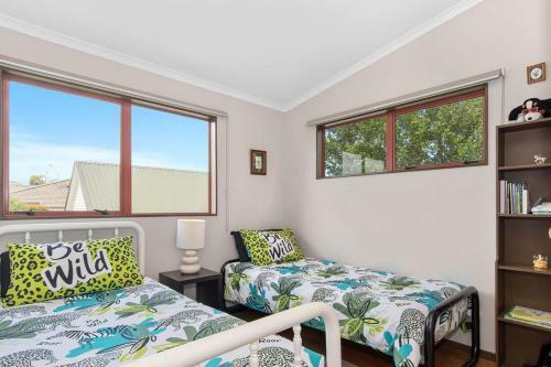 Sandy Feet - Papamoa Beach Holiday Home