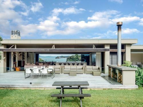 Oke Beach House - Rawhiti Luxury
