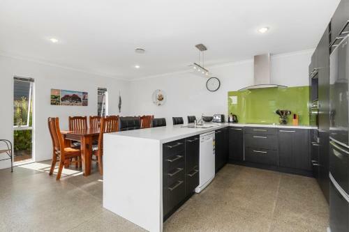At The Beach - Ruakaka Holiday Home