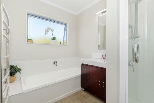 At The Beach - Ruakaka Holiday Home