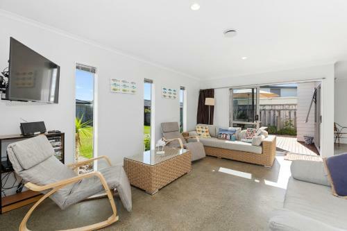 At The Beach - Ruakaka Holiday Home