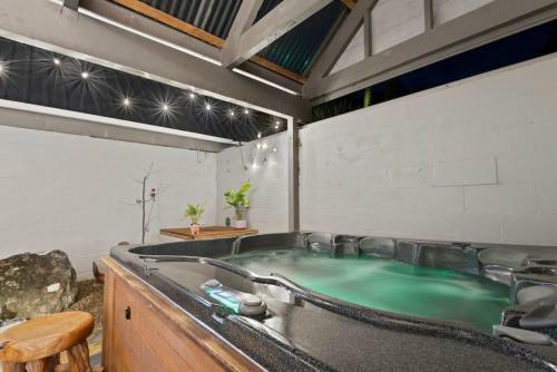 Hilltop Retreat - Seaview - Sauna - Spa - Pool