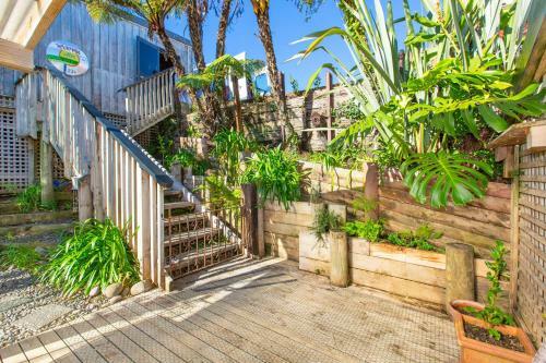 Sunshine Lookout - Raglan Holiday Home