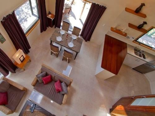 Treetop Oasis - Tairua Executive Holiday Home