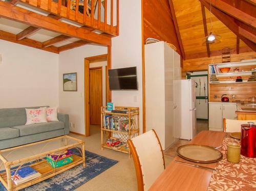 Cedar Cottage - Tairua Holiday Home