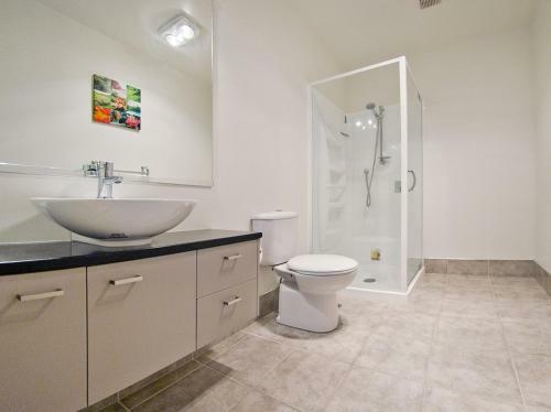 Waterfront Bliss - Tairua Holiday Home