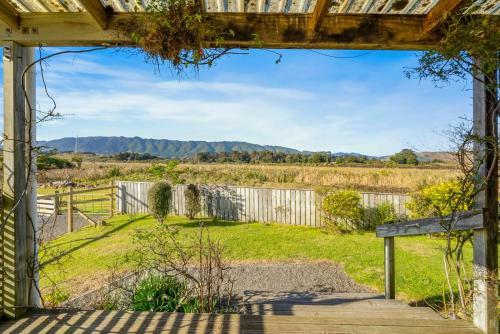 Cottage On Rutherford - Waikanae Beach Holiday Home