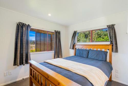 Cottage On Rutherford - Waikanae Beach Holiday Home