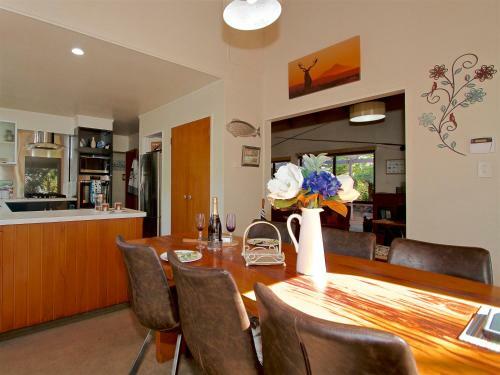 Koura Lodge - Turangi Holiday Home