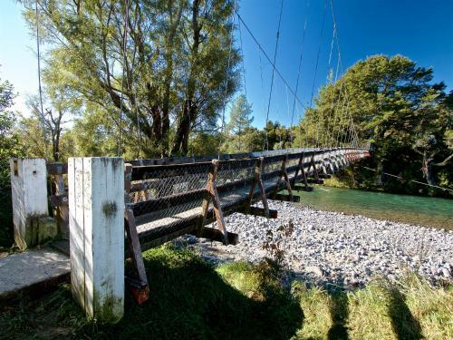 Koura Lodge - Turangi Holiday Home
