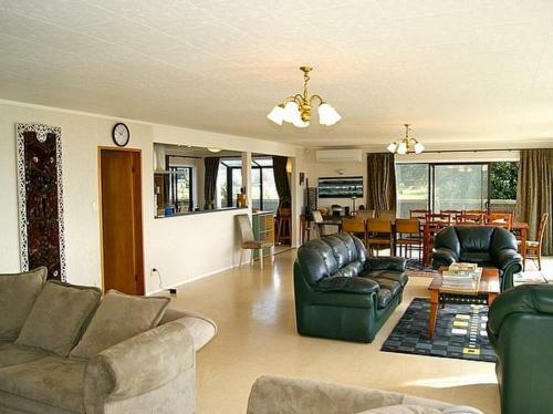 Beach Galore - Waihi Beach Holiday Home