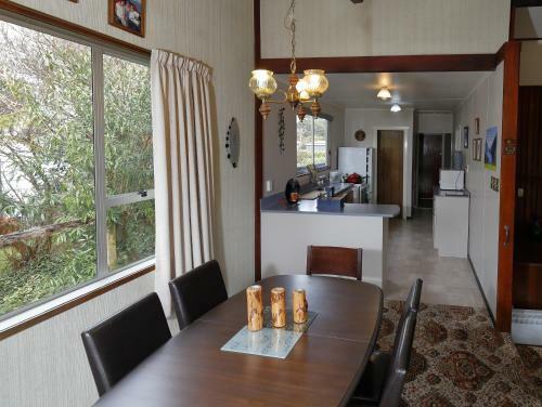 Boat Harbour House - Te Anau Holiday Home