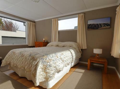 Boat Harbour House - Te Anau Holiday Home